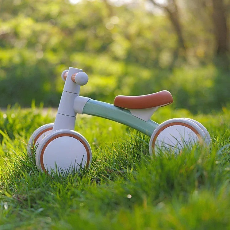 Montessori Baby Balance Bike L'atelier Montessori Image
